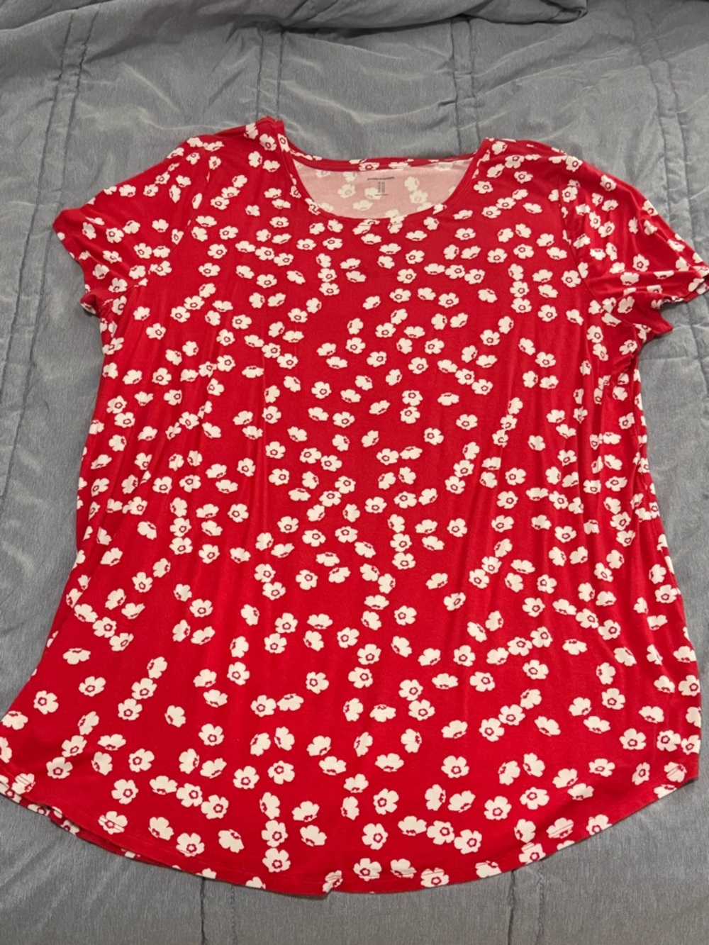 3/$15 🌟 Amazon Essentials Red Short-Sleeve Floral Tee